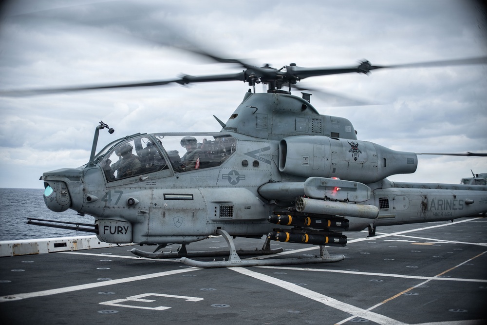 USS New Orleans (LPD 18) and Marine Medium Tiltrotor Squadron (VMM) 265 (Rein.) Conduct Flight Operations