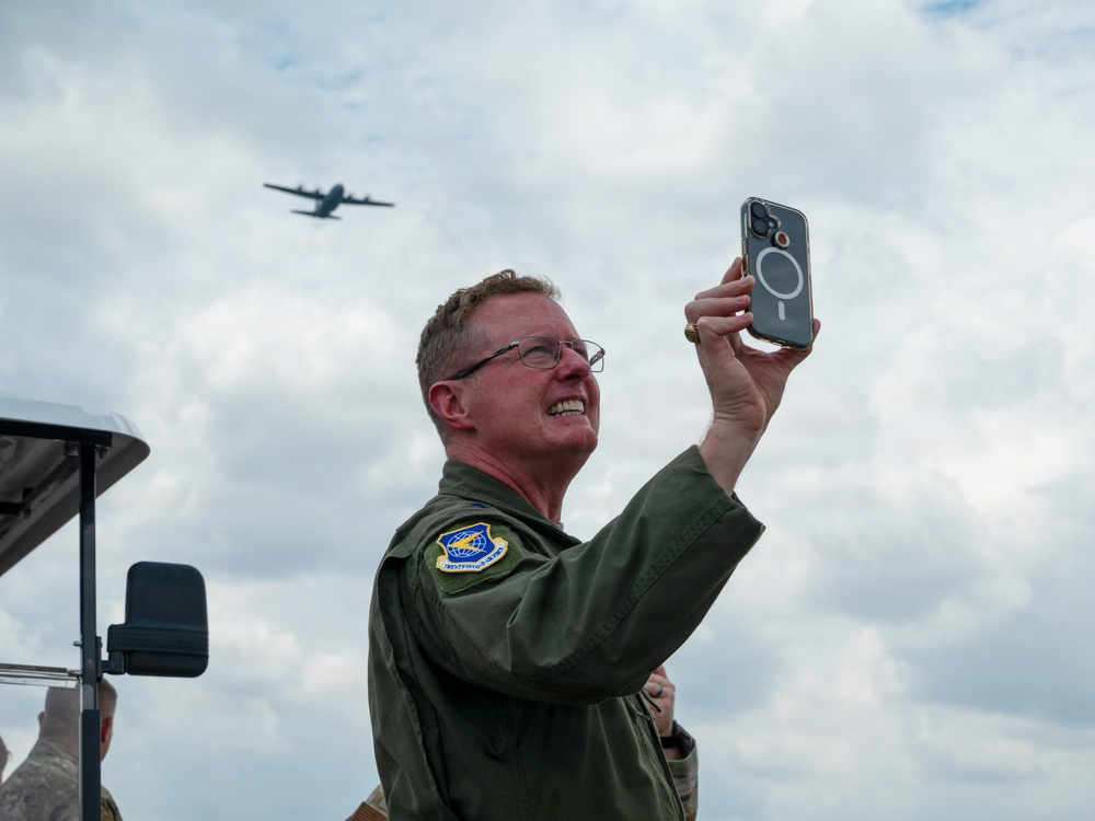 Maj. Gen. Frank Bradfield III visits the 403rd Wing