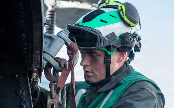 31st Marine Expeditionary Unit Performs Aircraft Maintenance aboard USS New Orleans (LPD 18)
