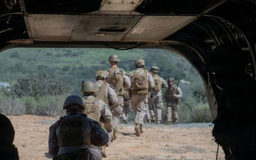 Chinook Airlifts Marines to Operations Center