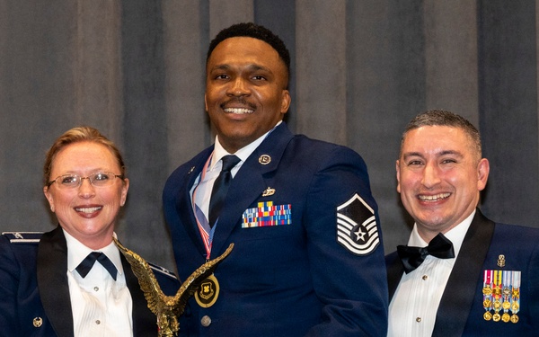 307th Bomb Wing honors outstanding Airmen at its first annual awards banquet