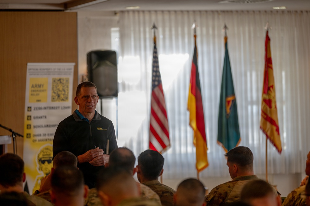 Michael Grinston, CEO of AER, launches donation campaign in USAG Bavaria