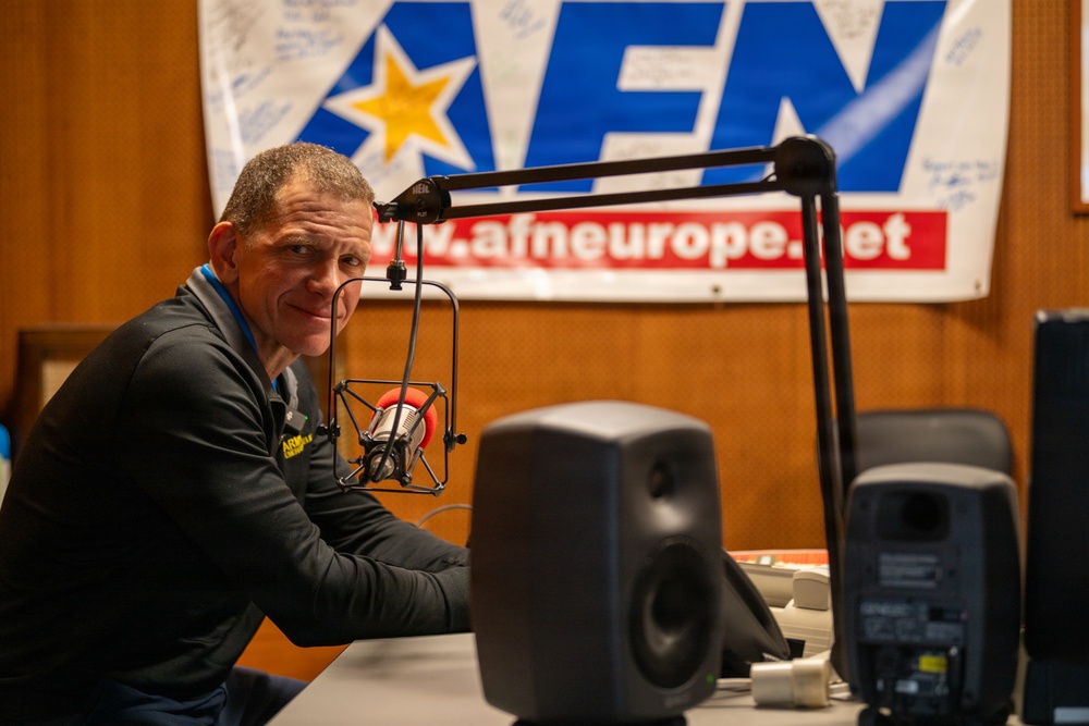 Michael Grinston, CEO of AER, launches donation campaign in USAG Bavaria