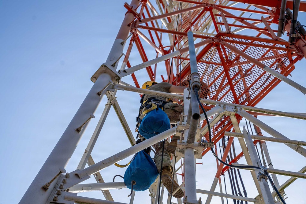 1st Signal Brigade Conducts Tower Climbing Training at Osan Air Base