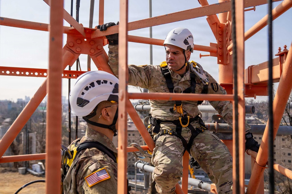 1st Signal Brigade Conducts Tower Climbing Training at Osan Air Base
