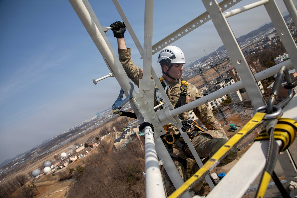 1st Signal Brigade Conducts Tower Climbing Training at Osan Air Base
