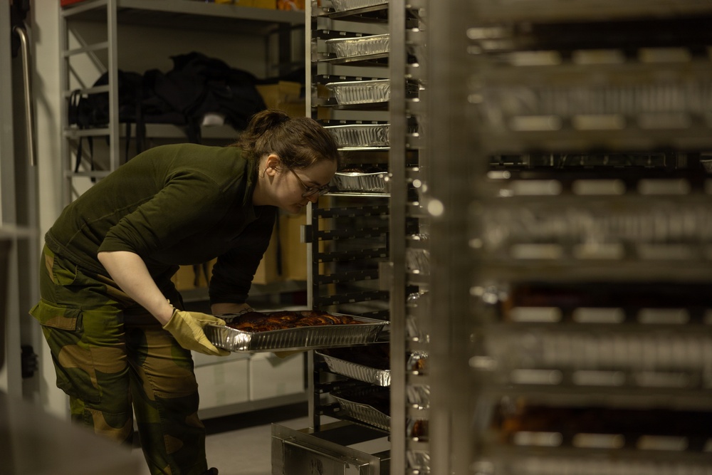 CORE26 | Norwegian, U.S. Forces Partner to Fuel Troops for Arctic Exercise