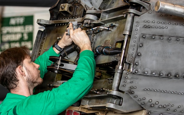 USS Abraham Lincoln (CVN 72) supports Operation Epic Fury