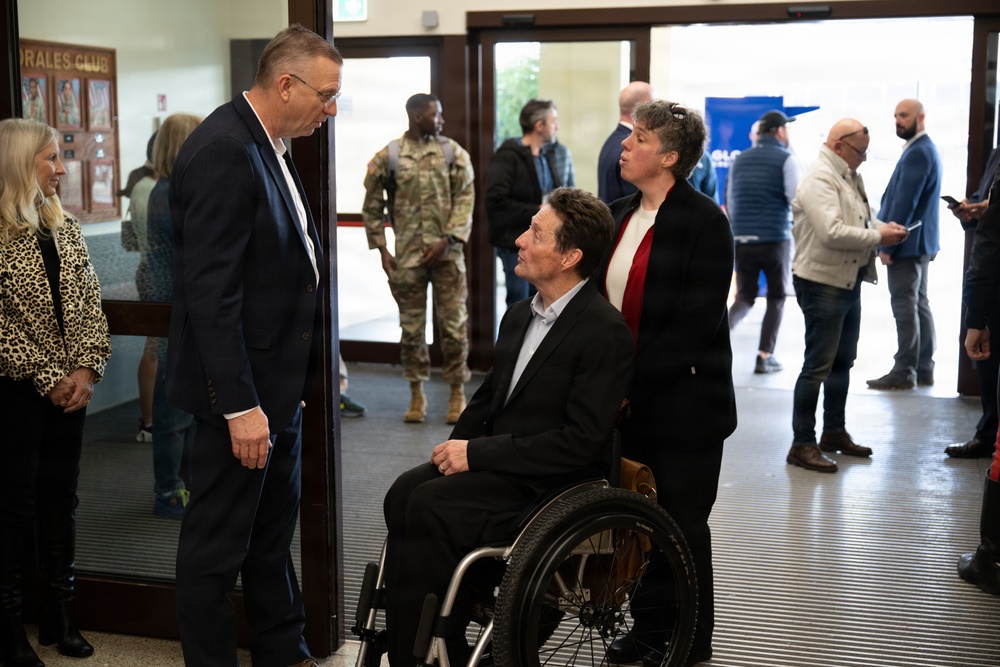 Cabinet Members Visit Caserma Ederle PX