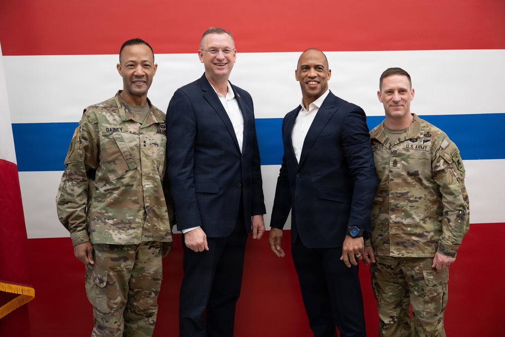 Cabinet Members Visit Caserma Ederle PX