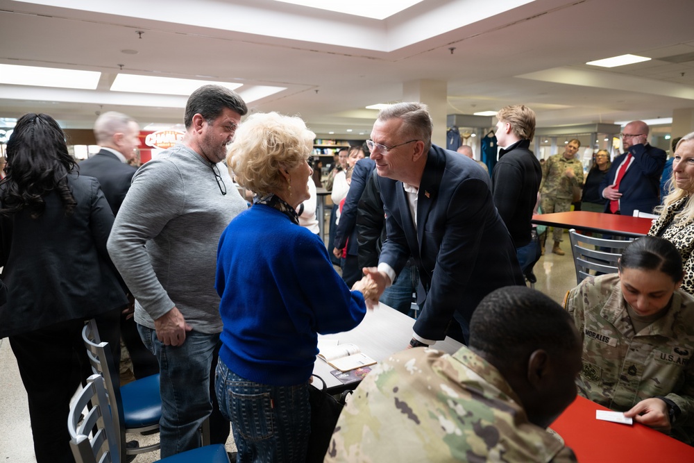 Cabinet Members Visit Caserma Ederle PX