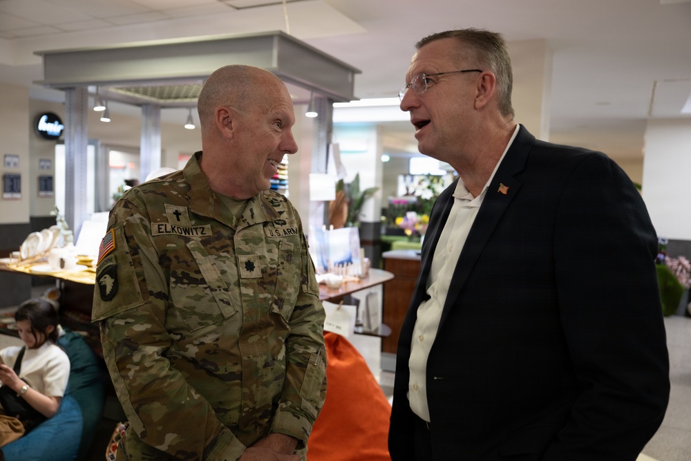 Cabinet Members Visit Caserma Ederle PX