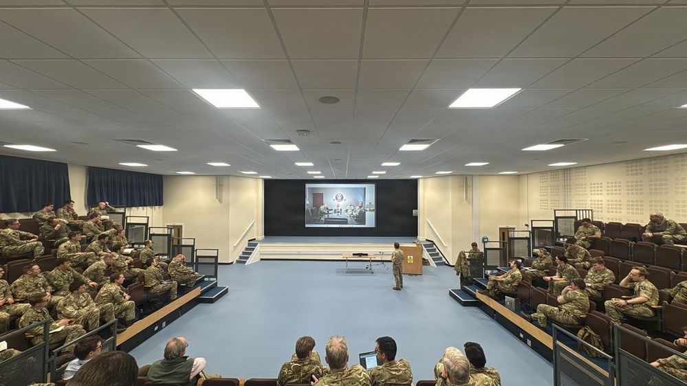 U.S. and U.K Army leaders discuss armored warfare