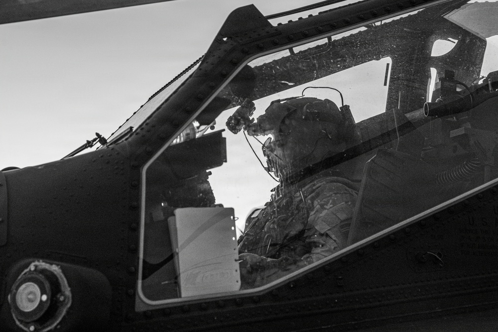 Apache Run Up, Black &amp; White Silhouette