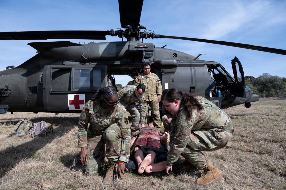 Joint Critical Care Exercise prepares Soldiers, Airmen to deploy