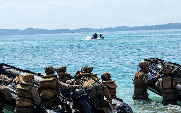 31st MEU | India Co conducts boat raid with the JGSDF