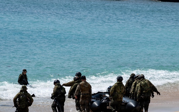 31st MEU | India Co conducts boat raid with the JGSDF