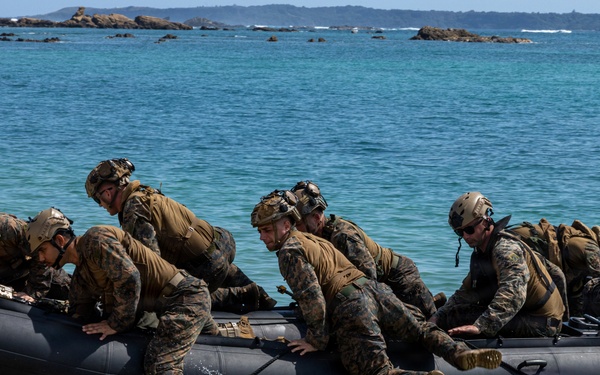 31st MEU | India Co conducts boat raid with the JGSDF