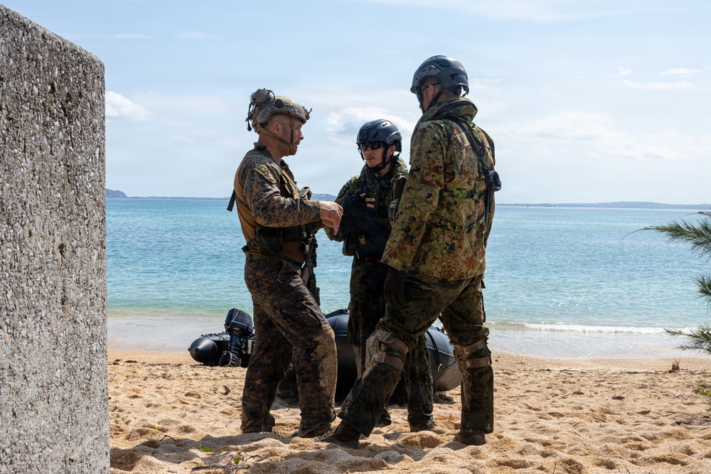 31st MEU | India Co conducts boat raid with the JGSDF