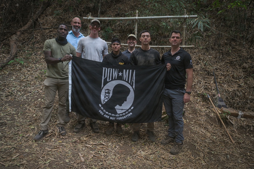 U.S. Ambassador to Thailand and DPAA Leadership visits Recovery Team