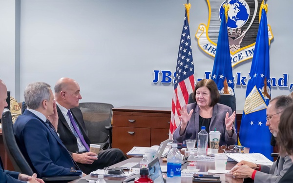 Lorna Estep visits AFIMSC