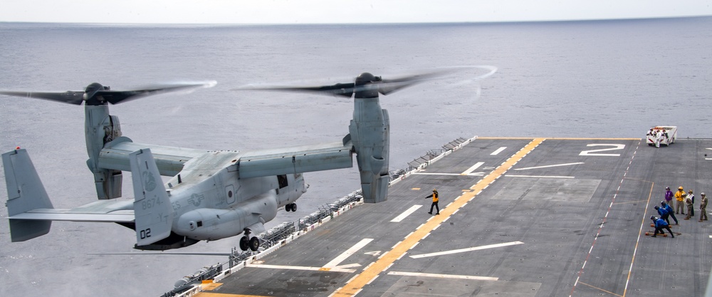 USS Essex Conducts Flight Operations