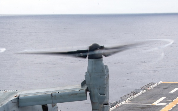 USS Essex Conducts Flight Operations