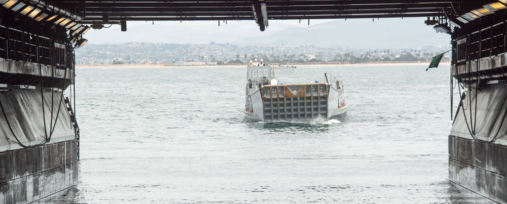 USS Essex Conducts Well Deck Operations