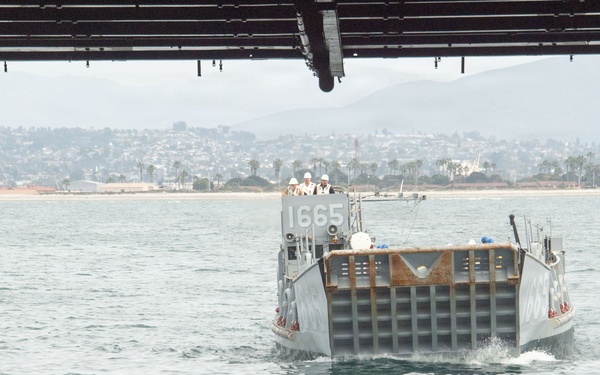 USS Essex Conducts Well Deck Operations