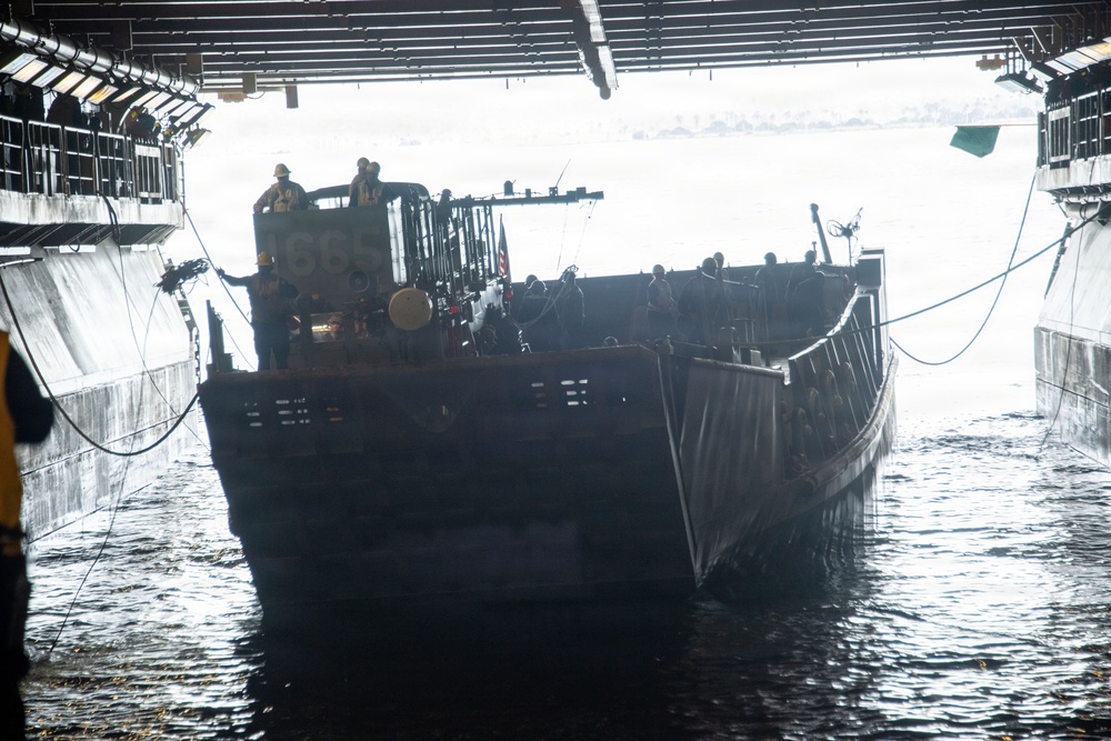 USS Essex Conducts Well Deck Operations