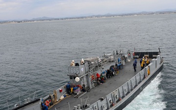 USS Essex Conducts Well Deck Operations