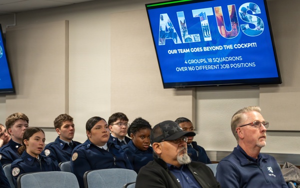 Altus, Navajo school board members and JROTC cadets take flight with Altus C-17 crew