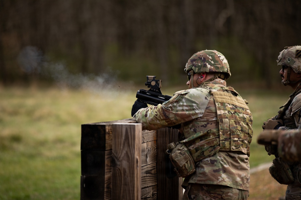 Signals Analyst Aims M320