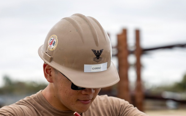 NMCB 133 Conducts Technical Trainer