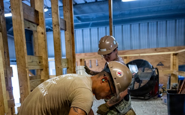 NMCB 133 Conducts Technical Trainer