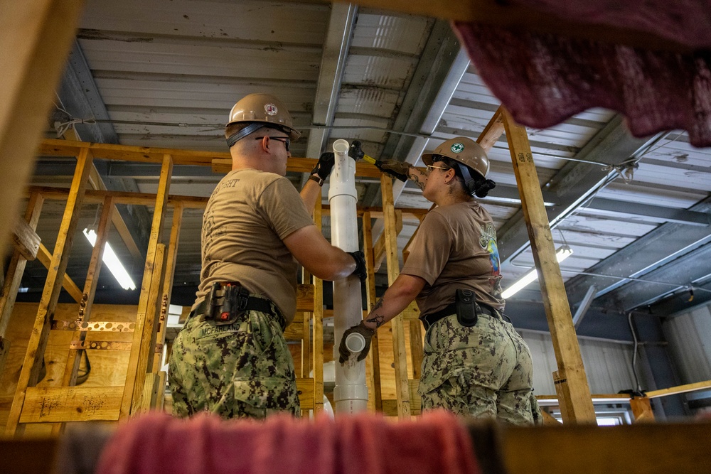 NMCB 133 Conducts Technical Trainer