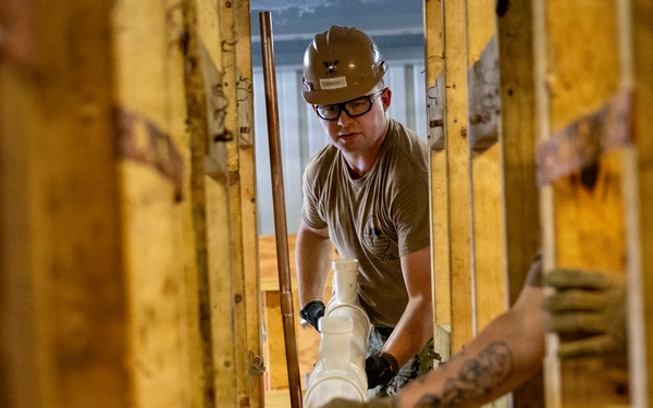 NMCB 133 Conducts Technical Trainer