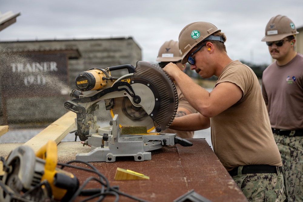 NMCB 133 Conducts Technical Trainer
