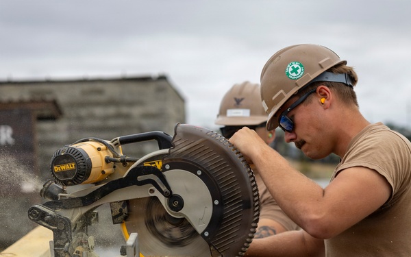 NMCB 133 Conducts Technical Trainer
