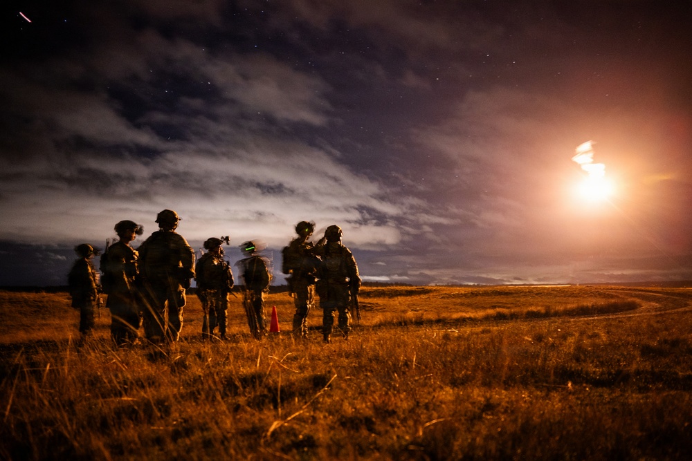 U.S. Soldiers conduct live fire exercise after dark