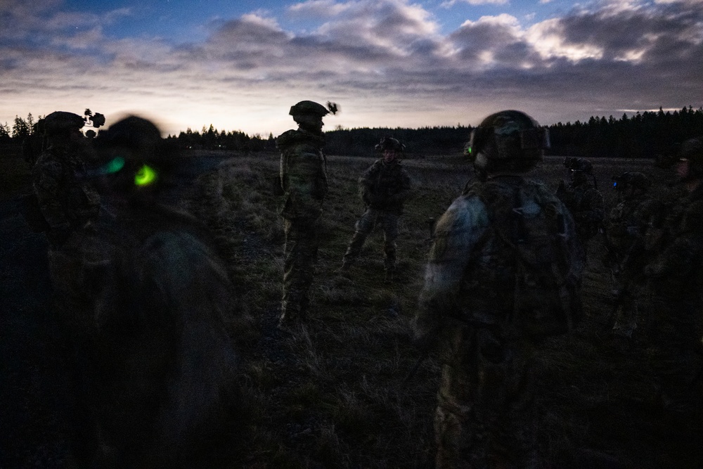 U.S. Soldiers conduct live fire exercise after dark