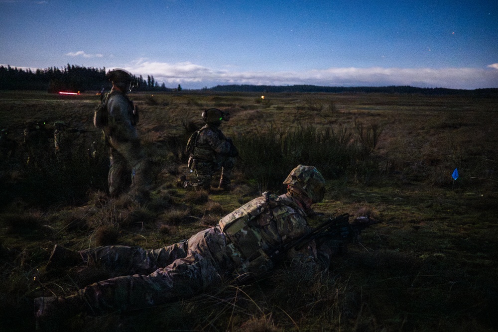 U.S. Soldiers conduct live fire exercise after dark