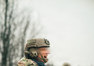 1SFG(A) Green Berets conduct live-fire mortar exercise