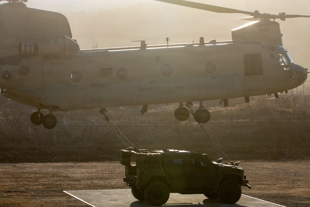 3-2 GSAB Conducts Joint Sling Load Training
