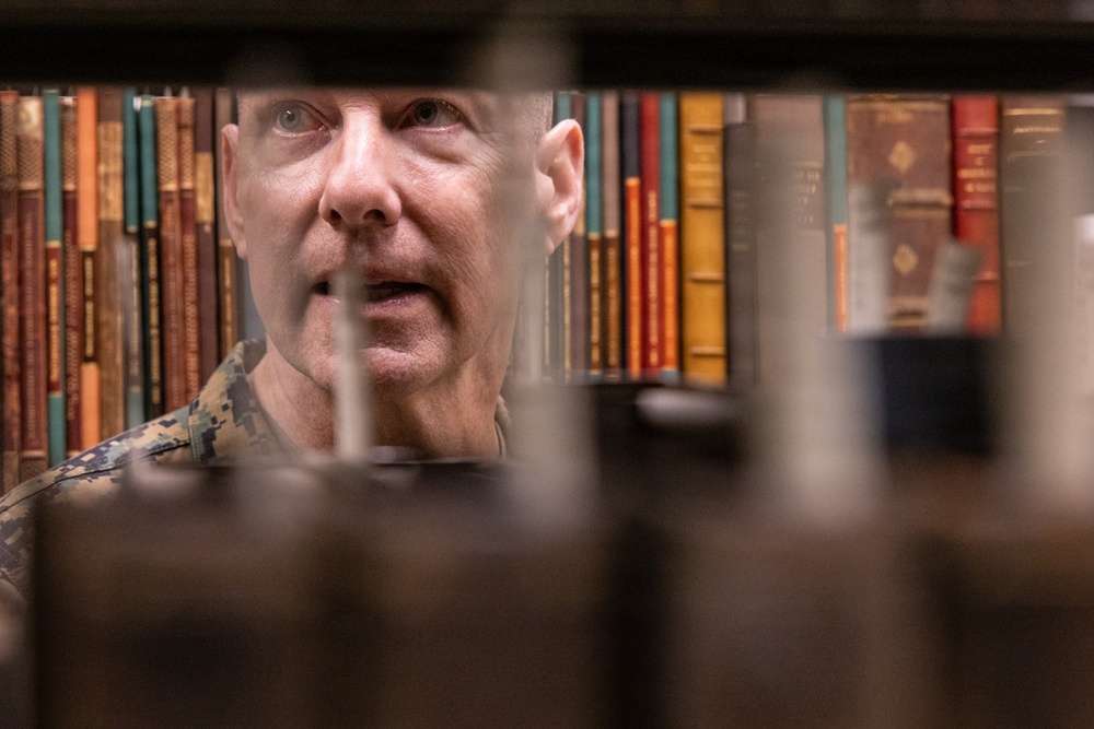 Superintendent visits Nimitz Library at U.S. Naval Academy