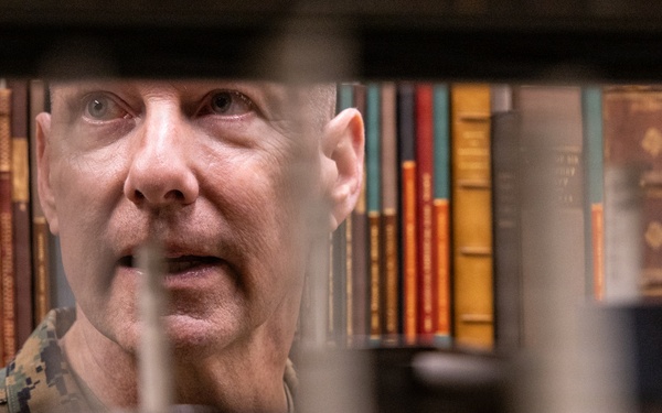 Superintendent visits Nimitz Library at U.S. Naval Academy