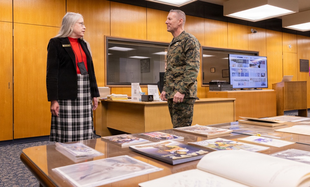 Superintendent visits Nimitz Library at U.S. Naval Academy