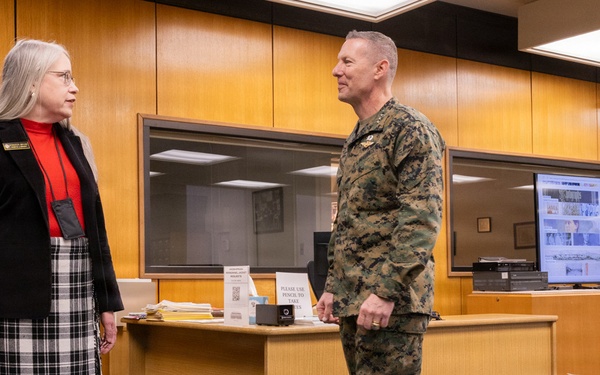 Superintendent visits Nimitz Library at U.S. Naval Academy