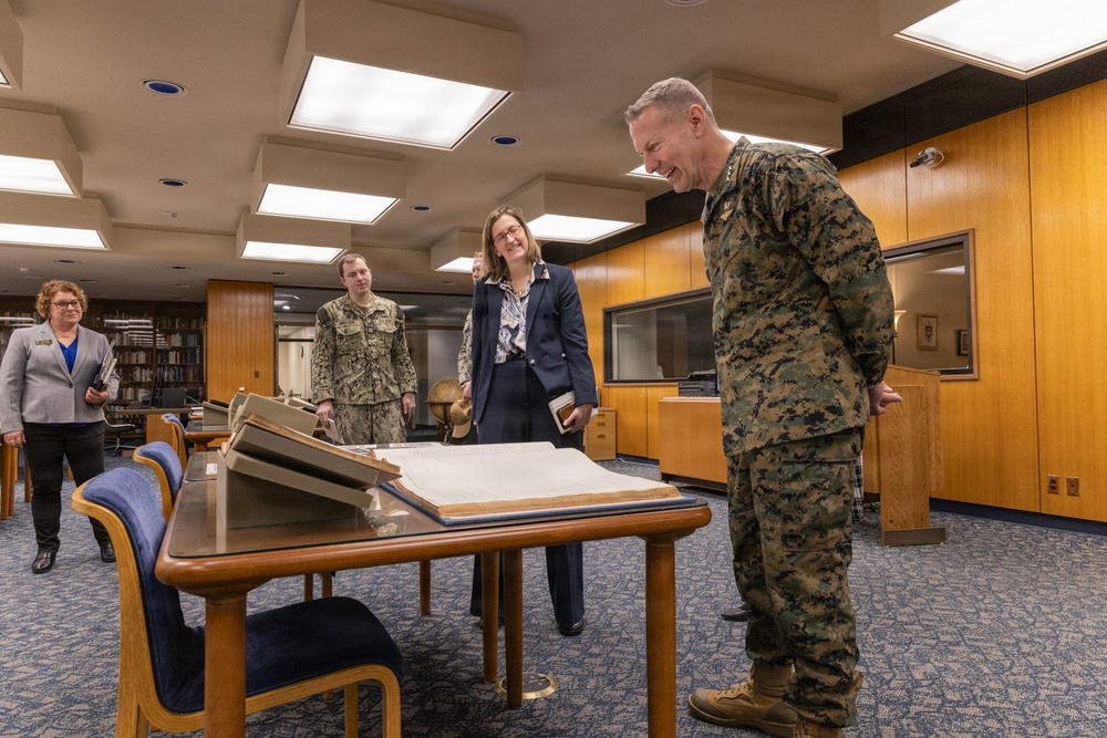Superintendent visits Nimitz Library at U.S. Naval Academy