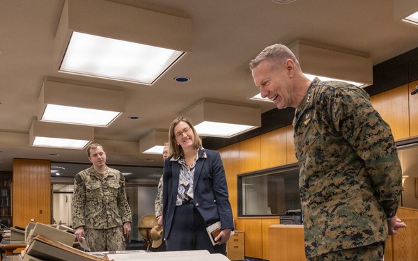 Superintendent visits Nimitz Library at U.S. Naval Academy